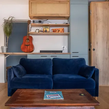 Loft With Balcony Near La *