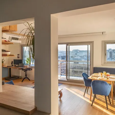 Loft With Balcony Near La * Paris