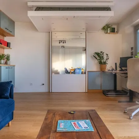 Loft With Balcony Near La Apartament Paryż